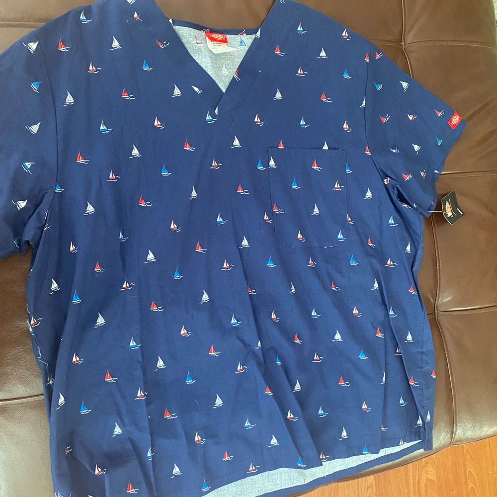 Dickies Men’s Scrub Top - Sailboat Print